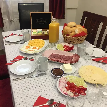 Kikerics Vendeghaz Bed & Breakfast *