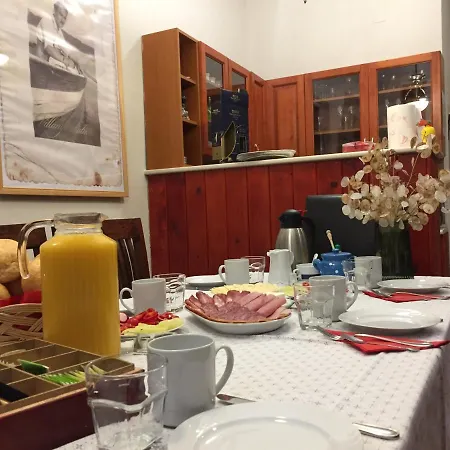 Kikerics Vendeghaz 3*