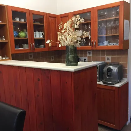 Kikerics Vendeghaz Bed & Breakfast *