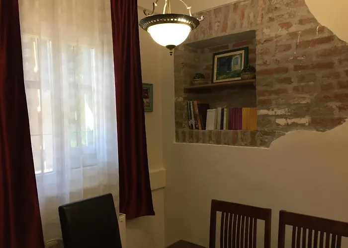 Kikerics Vendeghaz 住宿加早餐酒店 维拉尼