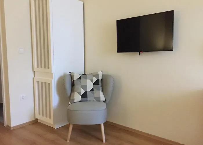 Kikerics Vendeghaz 3* 维拉尼