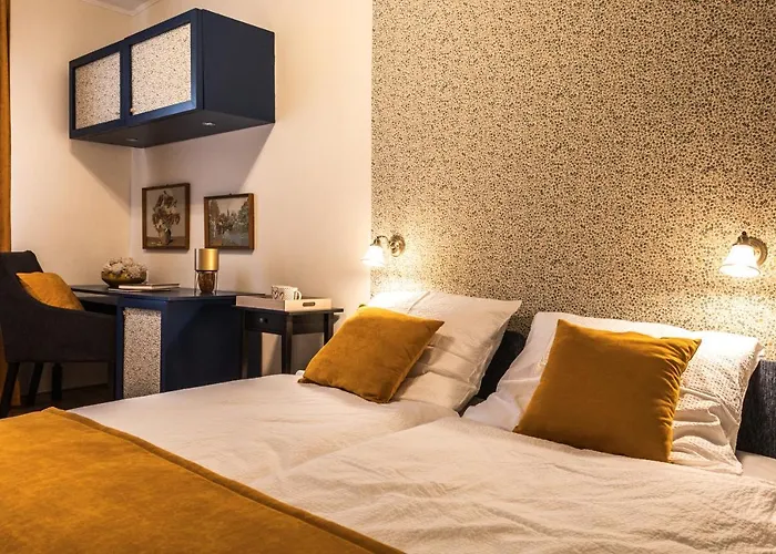 Kikerics Vendeghaz 3* 维拉尼